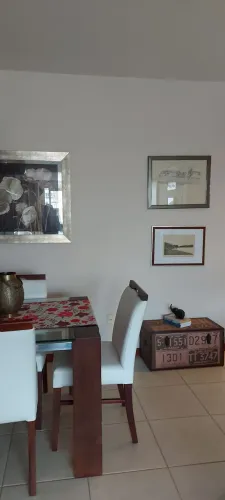 Mesa de jantar com 6 cadeiras