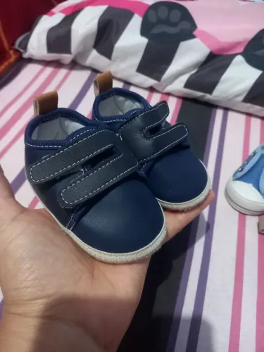 Calcados em boas condições,  para bebês 