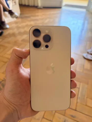 iPhone 16 Pro Max - 256Gb - Desert Titanium (Gold) - Saúde da Bateria 100%