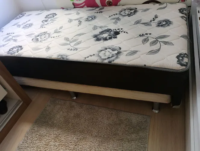 Vendo cama de casal e cama de solteiro