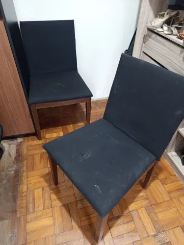 Cadeira preta estofada