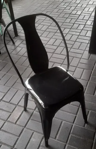 Cadeira Tolix Iron em aço carbono e pintura eletrostática 