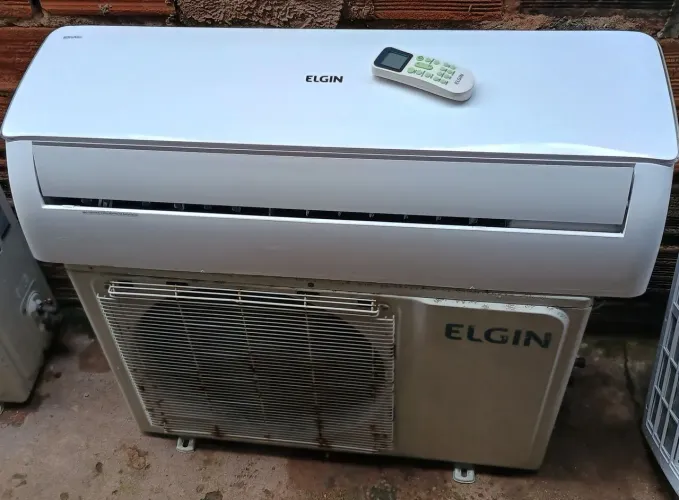 Ar condicionado split Elgin semi novo de 18 mil BTUs serpentina cobre com controle 