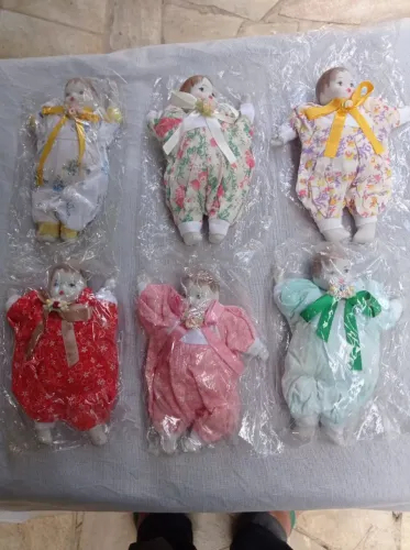 Conjunto de seis bonecas de porcelana em pano novas
