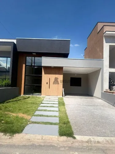 Casa nova em Condomínio