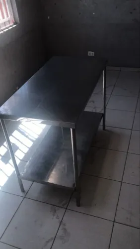 Mesa inox 115x60cm <br>800,00 pra levar hoje.<br>800,00 pra levar