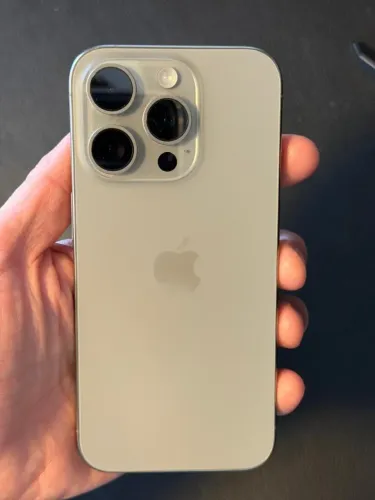 Apple iPhone 15 Pro (256 Gb) - Titânio Natural (usado)