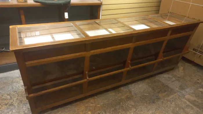 Balcão Vitrine antigo em Peroba Rosa Maciça - Década de 1960 - 2,60mt