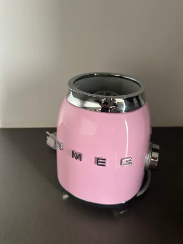 Base de liquidificador Smeg rosa