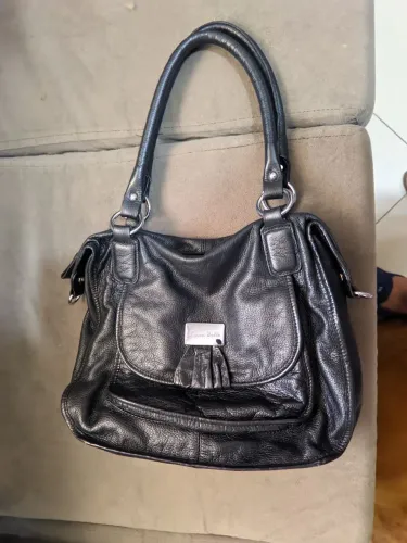 BOLSA FEMININA PRETA EM COURO LEGÍTIMO
