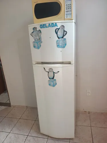 Geladeira consul crm33e (embaixo não gela muito)