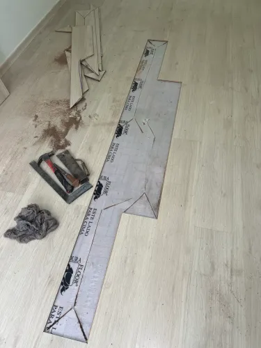Conserto pisos laminados / Whatts 9.40271615