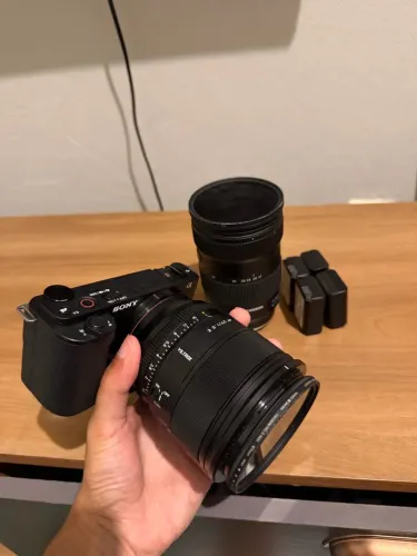 Kit: Câmera Zve10 + Lente Viltrox 23mm + Lente Tamrom 17-50 + baterias + Cartão ssd