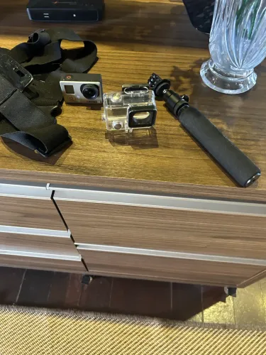 Go pro hero 3 + pau de selfie + suporte de peito + suporte que bóia na água 