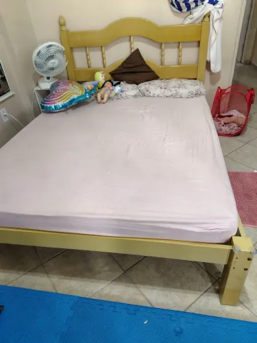Cama de casal perfeito estado