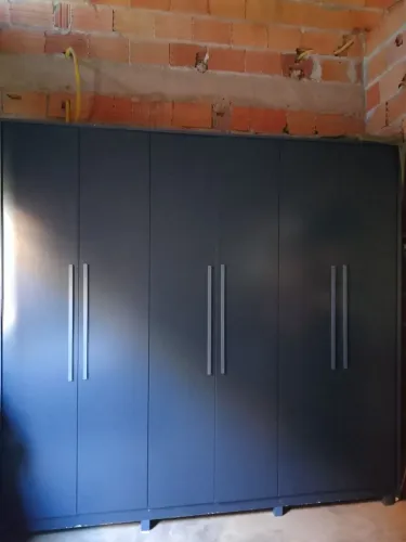 VENDO GUARDA ROUPA CASAL DE 6 PORTAS 