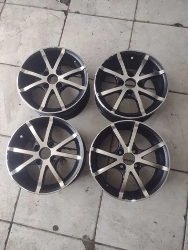 Jogo de roda aro 14 semi nova $ 1880