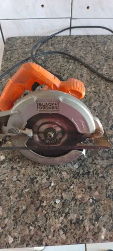 Vende se serra giratória