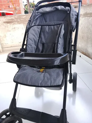 Vende-se carrinho de bebê