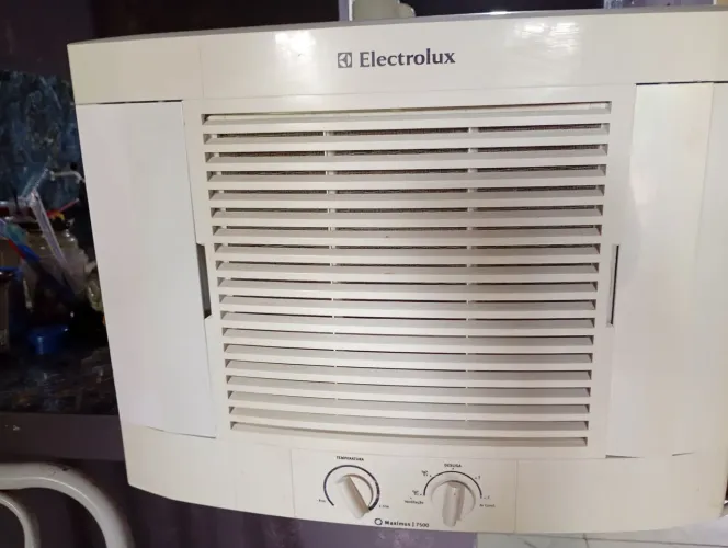 Ar condicionado eletrolux 7500 btus 110 volts gelando bem r$400