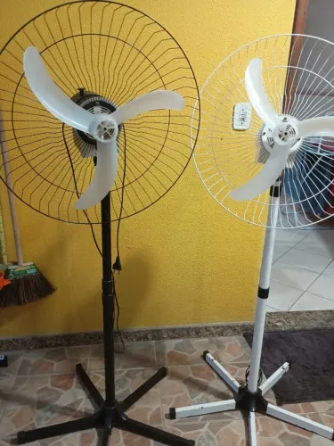 2 Ventiladores Arge Max de Coluna Bivolt Grade 60 cm 200W-C 6508 pouco usado