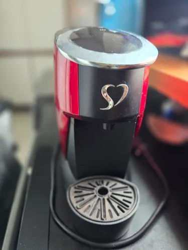 Cafeteira de cápsula Três Corações modelo LOV