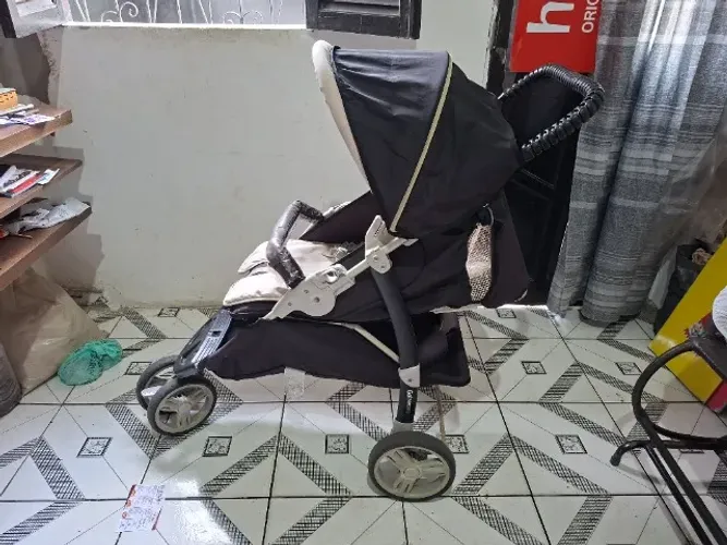 Carrinho de bebê + bebê conforto