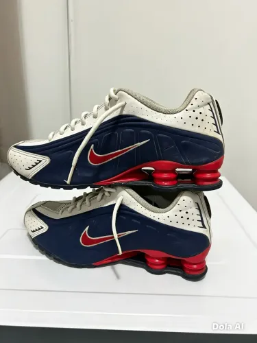 Tênis Nike Shok r4
