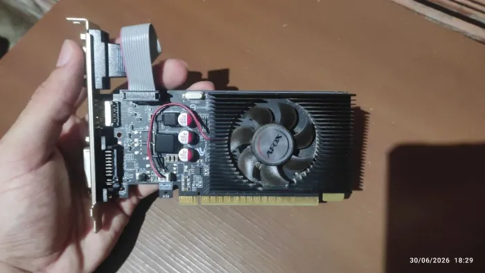 Placa de vídeo NVIDIA Geforce GT 730 com apenas 2 meses de uso!