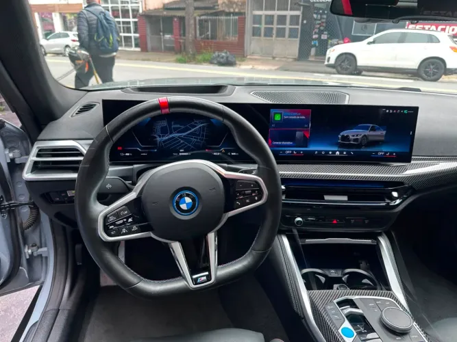 BMW i4 M50 (elétrico) 2025