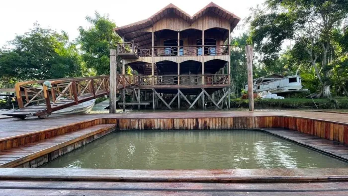 Casa de madeira na ilha das Onças