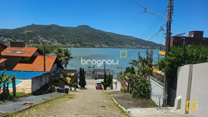Casa com 4 quartos à venda no Saco dos Limões, total vista para o mar