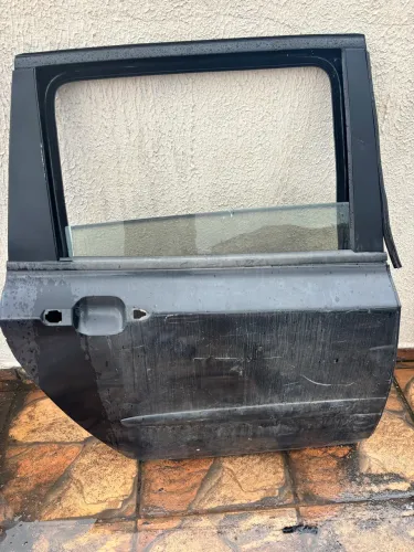 Porta traseira esquerda Stilo ano2004 R$ 150