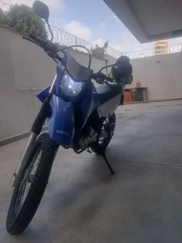 Moto de uso do dia a dia tem detalhes