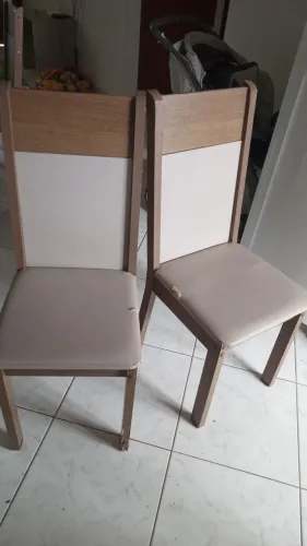 Cadeiras com pequena avaria