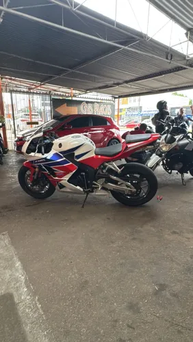 CBR 600RR A FAMOSA CARA DE CAMARO CHAVE RESERVA LINDA MOTO COR EXCLUSIVA
