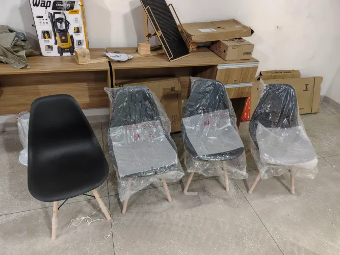 Cadeira Eiffel DSW Preta com Pés de Madeira - Sala, Escritório, Recepção e Decoração