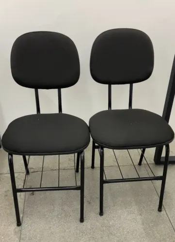 Cadeira fixa acolchoada 