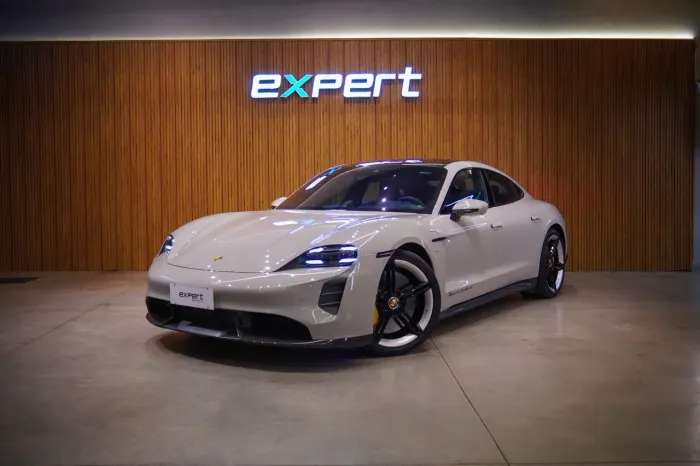 Porsche Taycan Turbo S (elétrico) 2023