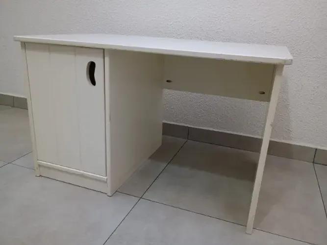 Mesa infantil branca para estudos tok stok em mdf laqueado