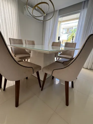 Vendo mesa de jantar quadrada 1,50m com 8 cadeiras 