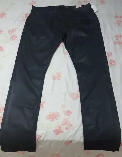 Calça em pu preta nova. Número 44