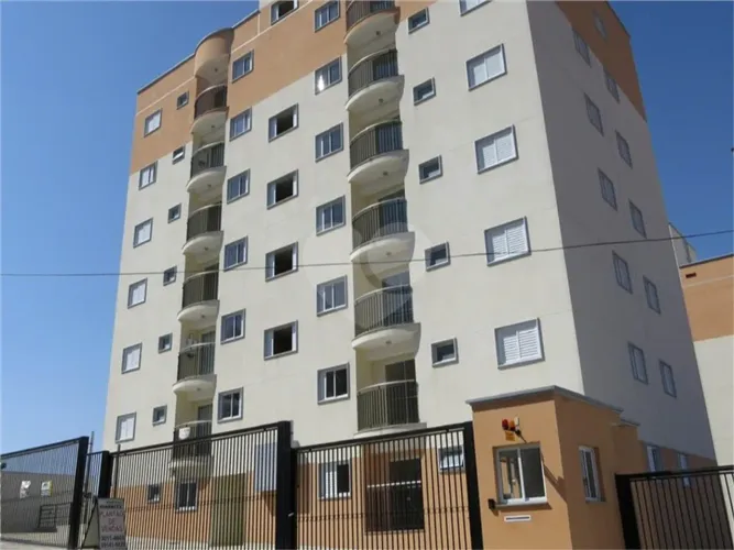 Apartamento à venda no Residencial Biarritz com 2 dormitórios e elevador