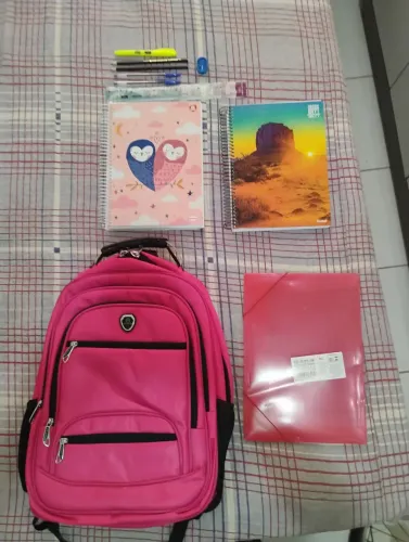 Kit Escolar Completo com Mochila Rosa Ansugo - Ótimo Estado