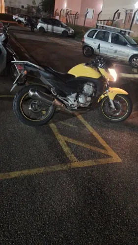 Vendo cb 300 2010