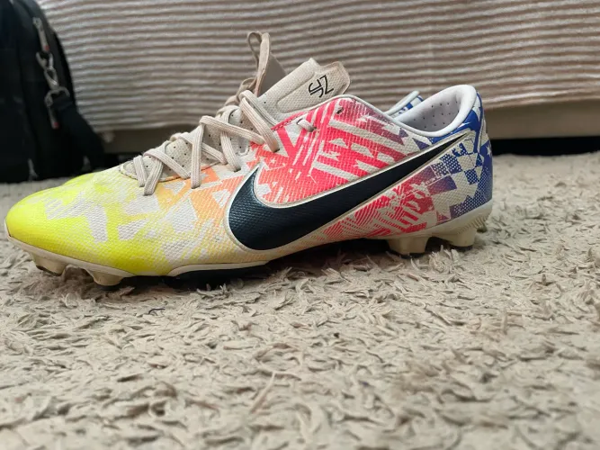 Chuteira Nike Ousadia e Alegria campo original(Vapor 13)