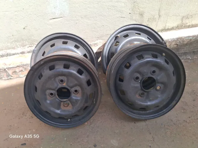 Rodas aro 13 as 4 por $150.00.