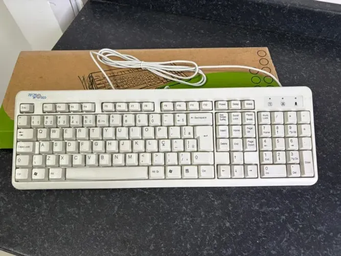 Teclado K700 Tech World PS/2 Mini DIN