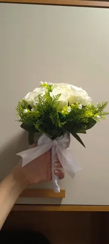 Buquês de flores artificiais por 50,00 cada 