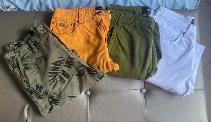 4 Bermudas (seminovas) duas 36 e duas 38 marca Stalker 